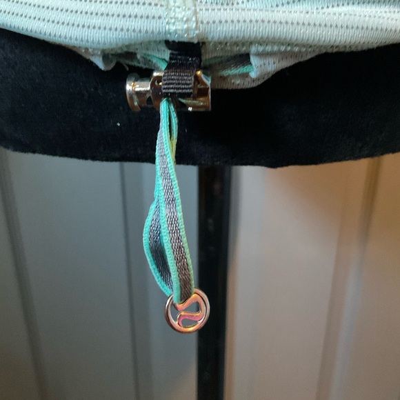 Lululemon Run Back On Track tank size 6 black and green with drawstring - Picture 6 of 7